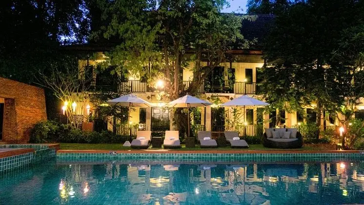 B2 Suthep Night Market Premier Resort - Havuz