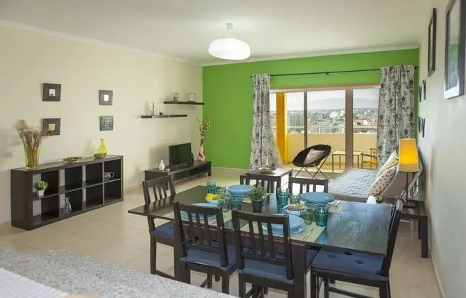 B44 - Alto do Quintao Central Apartment - Oda