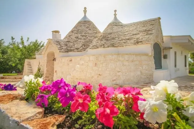 Ba-c134-albe0at - Trulli Saveni - Öne Çıkan Resim