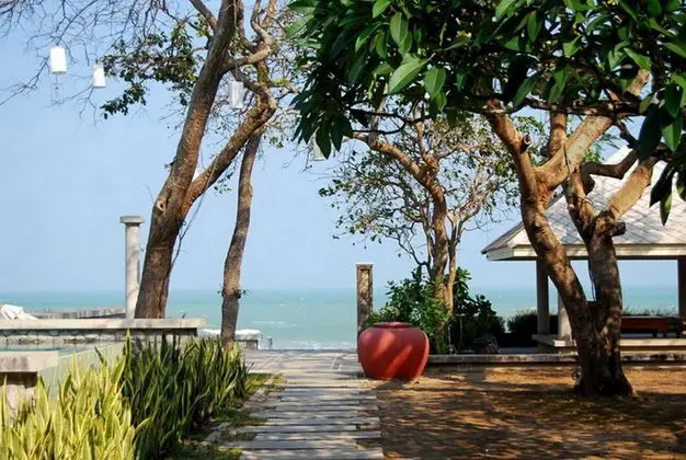 Baan Bayan Beach Hotel