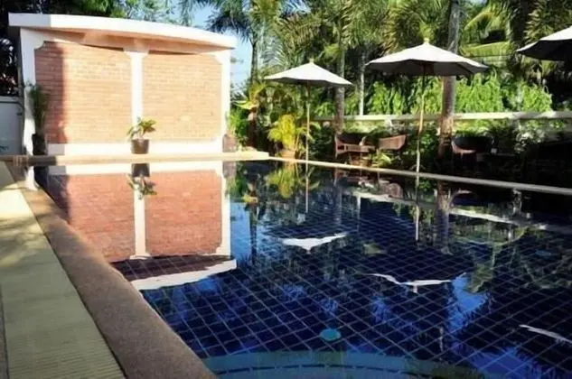 Baan Chayna Resort Hotel - Havuz