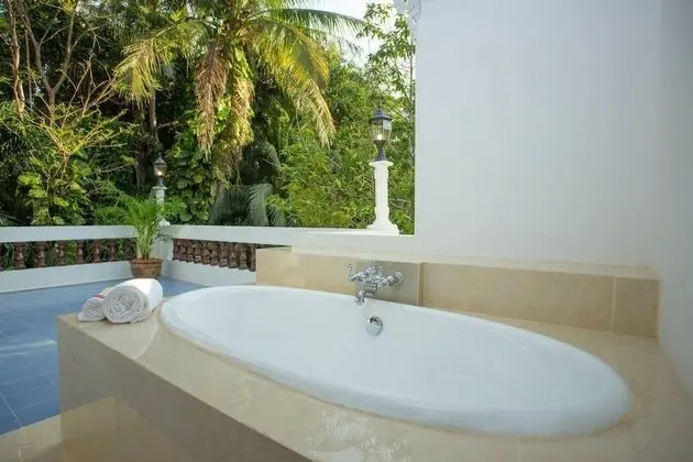 Baan Khun Nang Colonial Residence - Havuz