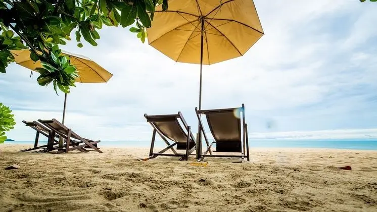 Baan Klang Aow Beach Resort - Plaj