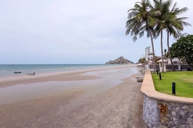 Baan LonSai Beachfront Condominium - Plaj