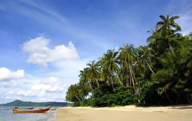 Baan Mai Beachfront Lone Island Phuket - Plaj