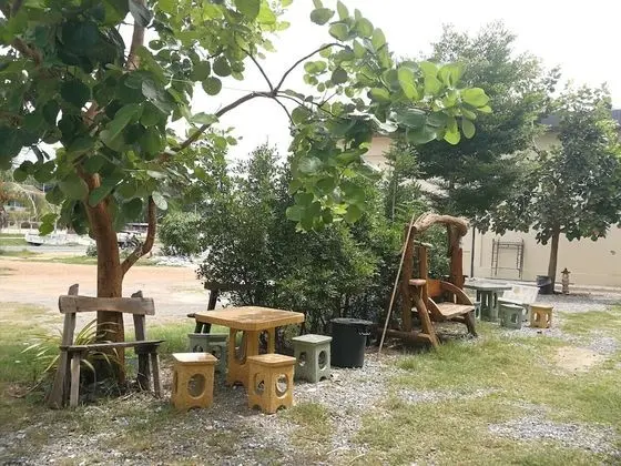 Baan Pak Parichat-Sarun - Dış Mekanlar