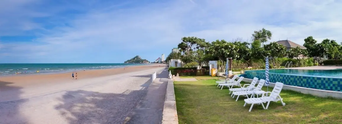 Baan Poolom Beachfront Condominium - Plaj