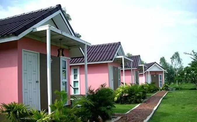 Baan Rim Klong Resort