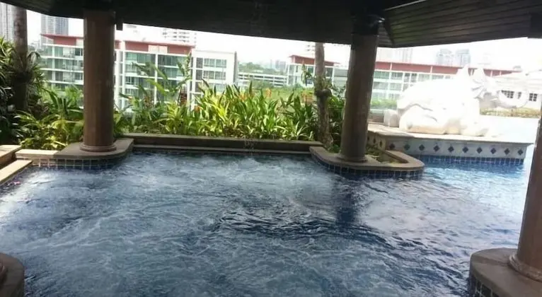 Baan Sathorn Riverfront - Havuz