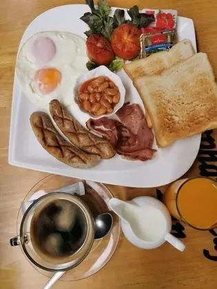 Baan Yuyen Karon Guesthouse - Yerinde Yemek