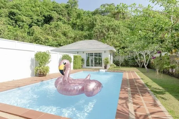BaanPromphun Pool Villa by BV