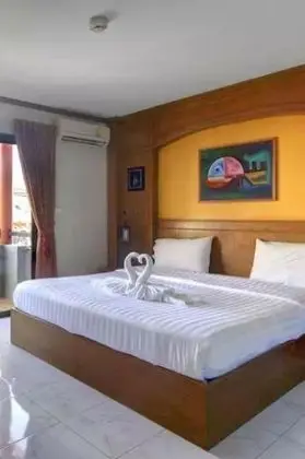 Baantonkhao Kata Beach