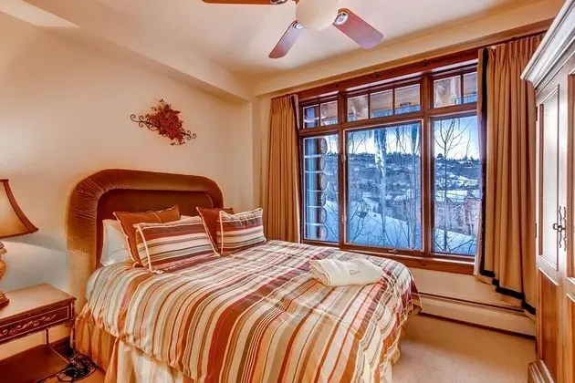 Bachelor Gulch Village - Oda