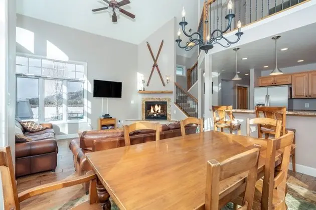Bachman Village 14 by Avantstay Close To Town & The Slopes w/ Hot Tub! Permit#12038 - İç Mekan