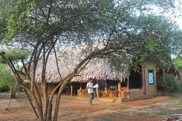 Back of Beyond - Safari Lodge Yala