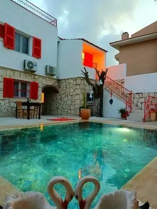 Badem Ici Alacati - Havuz