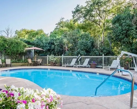 Baechtel Creek Inn