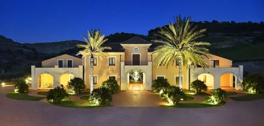 Baglio Caruana Cantina & Relais