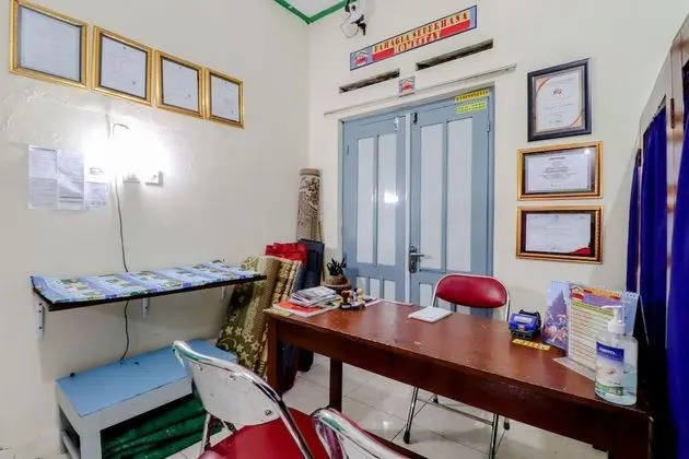 Bahagia Sederhana Home Stay - Hostel - Lobi
