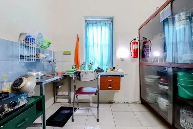 Bahagia Sederhana Home Stay - Hostel - Yerinde Yemek