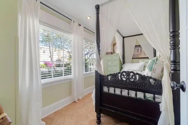 Bahama Breeze Bungalow Vacation Rental, Beach, Shops & Restaurants!