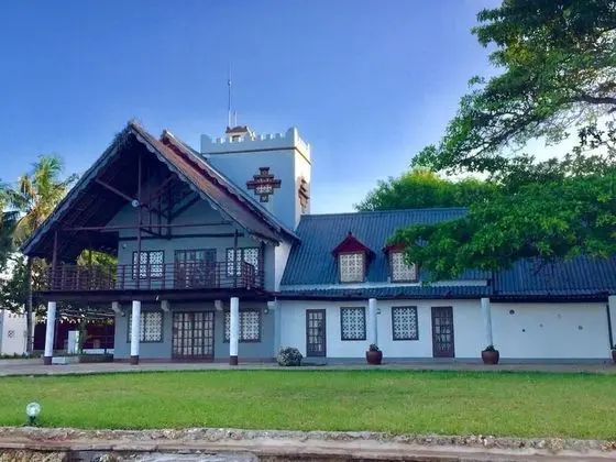 Bahari Beach Castle Lodge