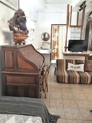 Bahay Isla Inn - Hostel Puerto Galera - Oda