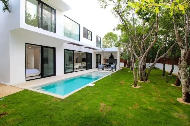 Bahia Principe Vacation Rentals - Four-Bedroom House - Oda
