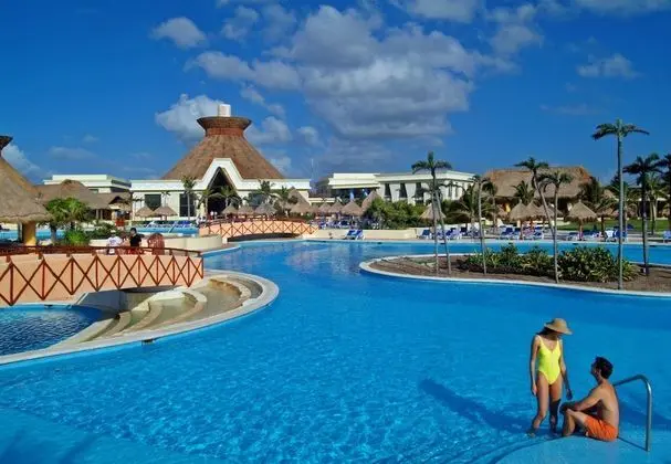 Bahia Principe Vacation Rentals - Three-Bedroom House - Havuz