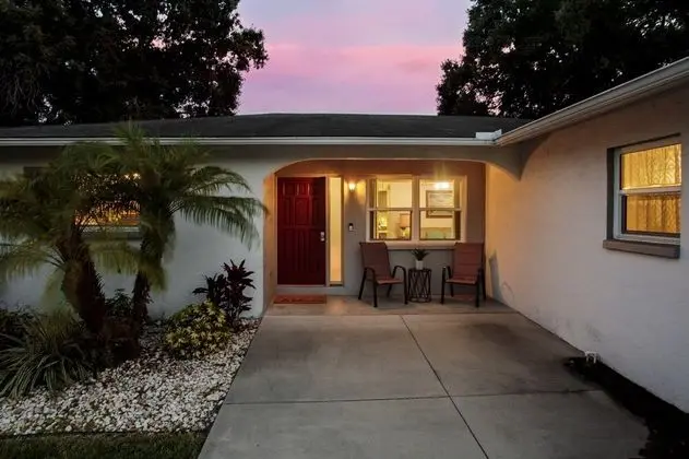 Bahia Vista Villa~15 Minutes to Beaches~sleeps 10
