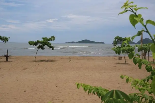 Bajo Komodo Eco Lodge - Plaj