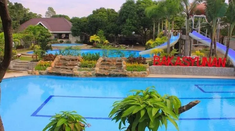 Bakasyunan Resort Zambales - Havuz