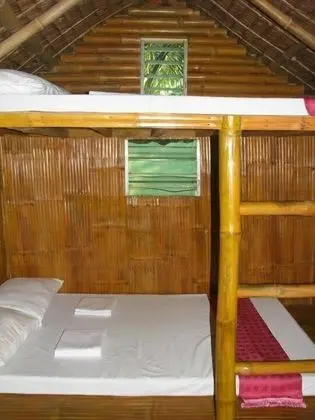 Bakasyunan Resort Zambales - Oda