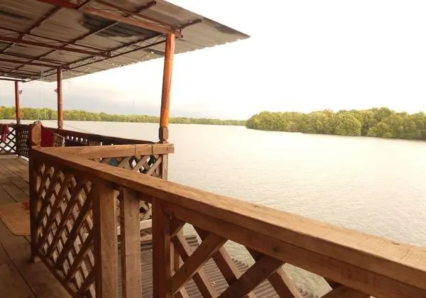 Bakau Hijau Riverlodge - Hostel