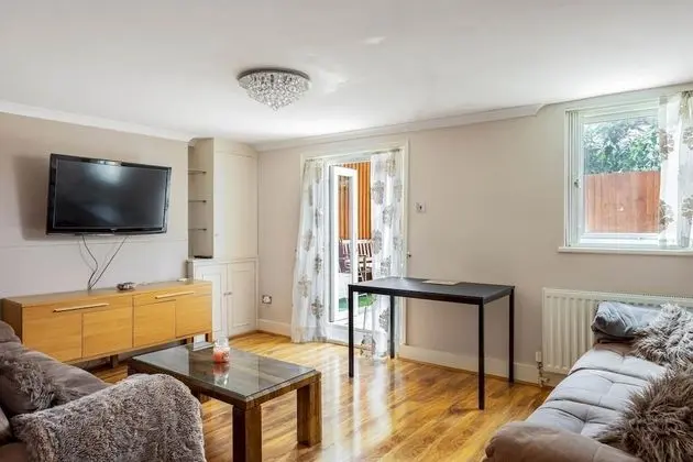Baker Street Regent Park 3-bedrooms Garden Flat
