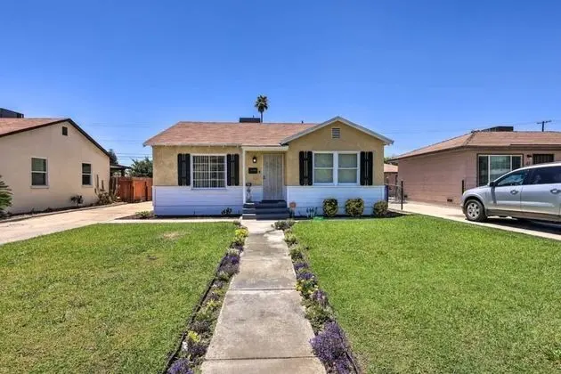 Bakersfield City Home w Patio and Garden