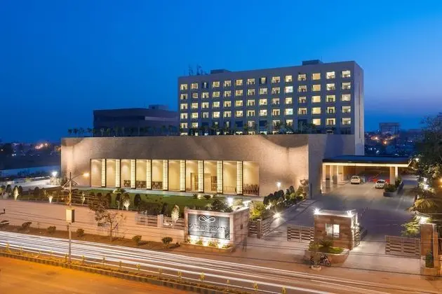Balaji Sarovar Premiere Solapur - Dış Mekan