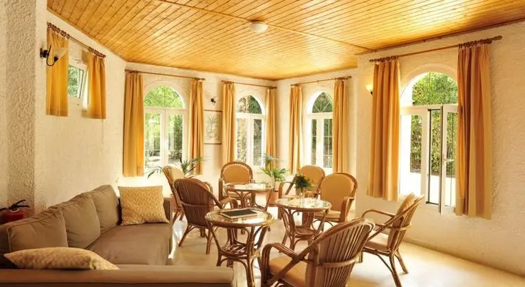 Balaris Apartments - Genel