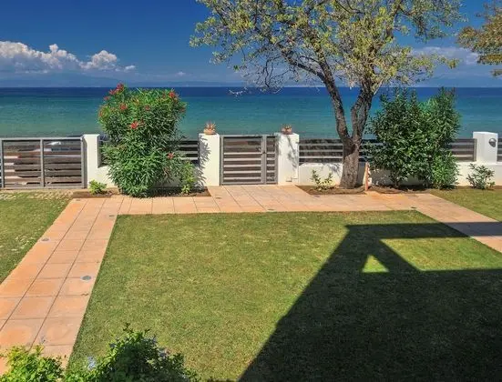 Balconies on Sea - The Garden Apartment - Dış Mekan