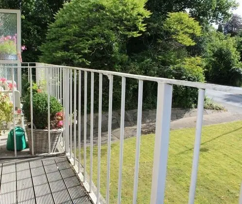 Balcony Apartment - Spacious 2 Large Beds