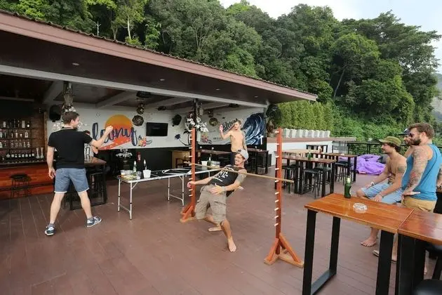 Balcony Party Hostel Beachfront - Adults Only - Bar