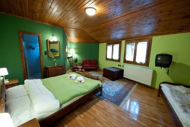 To Balcony tis Agorianis - Öne Çıkan Resim