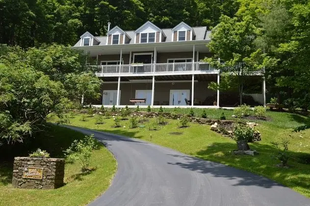 Bald Mountain House Inn at the Wolf Laurel Resort