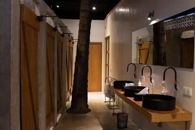 Bamba Capsule Hotel - Hostel - Spa