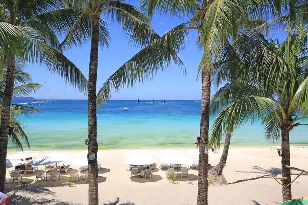 Bamboo Beach Resort Bar and Restaurant - Plaj