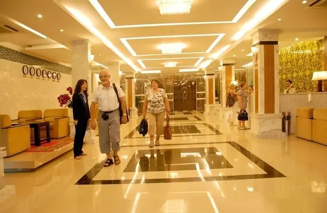 Bamboo Green Hotel - Lobi