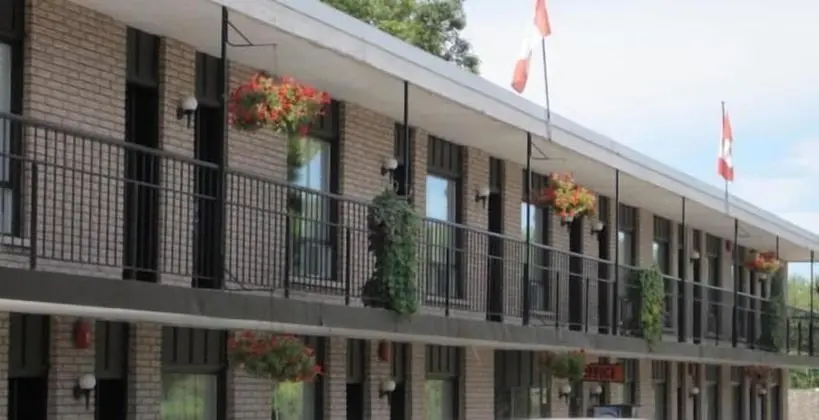 Bancroft Inn & Suites - Dış Mekan