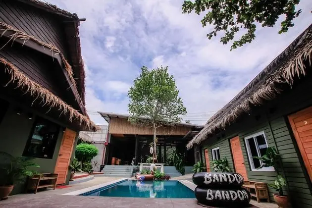 Bandon Beach Bar & Hostel - Adults Only - Havuz