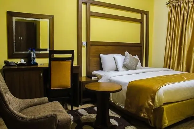 Banex Hotel and Suites