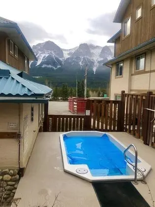 Banff Boundary Lodge 2 BR Condo & studio - Havuz